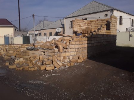 Binəqədi rayon icra hakimiyyəti tərəfindən 2-ci qrup əlilin evi söküldü-VİDEO