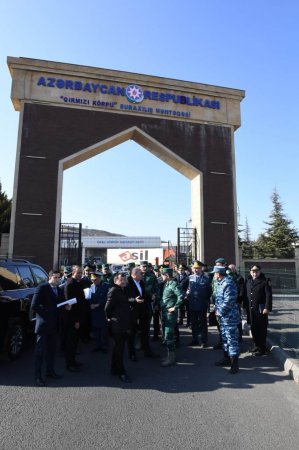 Generallar və icra başçısı gömrükdə - Foto