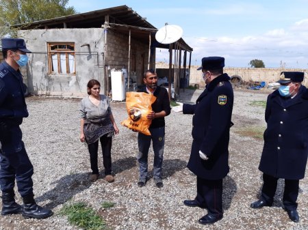 Samuxda polis əməkdaşları “Evdə qal” devizi altında aksiya keçirib