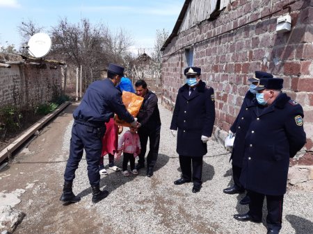 Samuxda polis əməkdaşları “Evdə qal” devizi altında aksiya keçirib