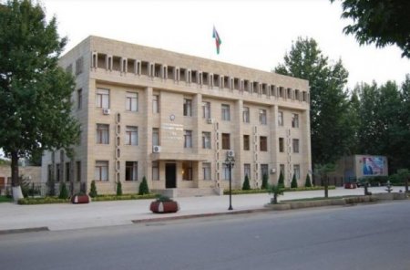 Goranboyda icra başçısının müavini şikayətçini döyüb pəncərədən aşağı tulladı