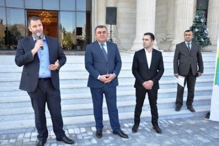 Goranboyda icra başçısının müavini şikayətçini döyüb pəncərədən aşağı tulladı