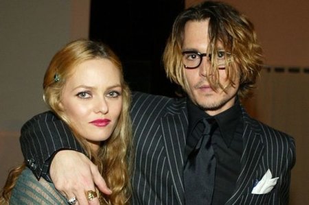 Conni Depp 13 yaşlı qızını marixuanaya qonaq edib