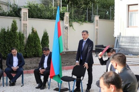 Soydaşlarımız Moldovadakı səfirliyə toplaşdı - FOTO
