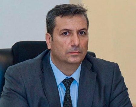 Tünzaləyə jurnalist gödəkçəsini kim verib? - “Sui-istifadə halları olur”