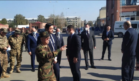 Kəmaləddin Heydərov Gəncədə düşmənin dağıtdığı mülki obyektlərdə