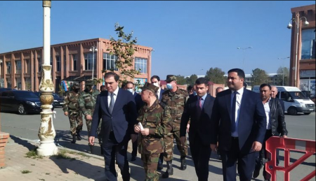 Kəmaləddin Heydərov Gəncədə düşmənin dağıtdığı mülki obyektlərdə