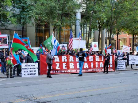 ABŞ-ın İllinoys ştatında yaşayan soydaşlarımız Gəncə terrorunu pisləyən aksiya keçiriblər