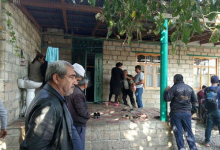 Bərdədə həlak olan yeddi yaşlı Aysu dəfn olunub - YENİLƏNİB + FOTO