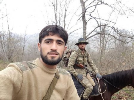 Şuşa məscidində ilk azan oxuyan əsgərimiz - FOTO Şuşa məscidində ilk azan oxuyan əsgərimiz - FOTO