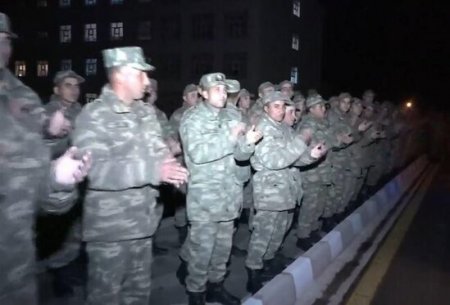 Müzəffər ordumuzun hərbi qulluqçularının bir qrupu geri qayıtdı - FOTO