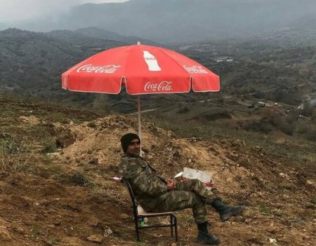 Daha iki döyüşən jurnalist medalla təltif olunub - FOTO