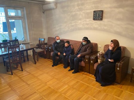 20 Yanvar faciəsinin 31-ci ildönümü ilə əlaqədar Nərimanov Rayon İcra Hakimiyyətinin başçısı Abdin Fərzəliyev və İH-nin rəhbər şəxsləri 20 Yanvar şəhid ailələri ilə birgə Vətən Müharibəsi şəhidlərinin ailələrini ziyarət etmişlə
