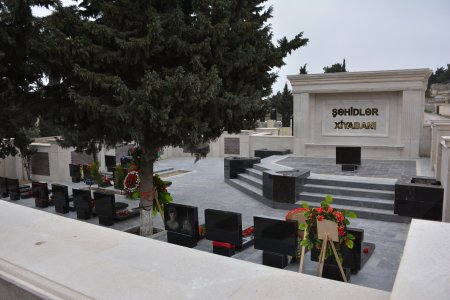 İradə Gülməmmədova Vətən Müharibəsi Qəhrəmanının məzarını ziyarət edib ailəsi ilə görüşdü