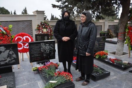 İradə Gülməmmədova Vətən Müharibəsi Qəhrəmanının məzarını ziyarət edib ailəsi ilə görüşdü
