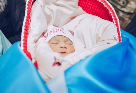 Daha bir şəhidin yeni doğulan körpəsinin adına 5000 manatlıq hesab açılacaq