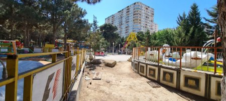 Xırdalanda təhsil  müəssisə  rəhbəri bizneslə də  məşğul olur ? - FOTO