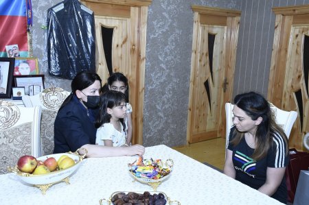 İradə Gülməmmədova şəhid övladları ilə görüşdü