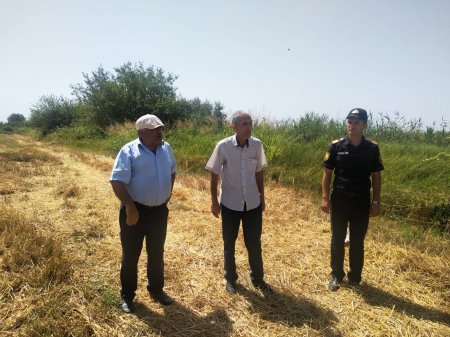 Sabirabad RPŞ-nin və FHN-nin əməkdaşları əkin sahələrində baş verən yanğın hadisələrinin qarşısının alınması məqsədilə vətəndaşlarla maarifləndirici görüşlər keçiriblər