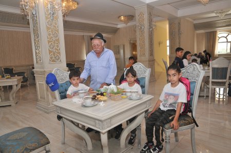 İradə Gülməmmədova şəhid övladları ilə görüşdü