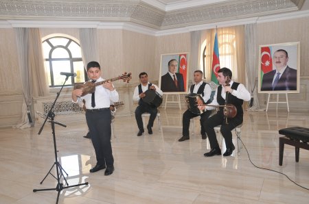 İradə Gülməmmədova şəhid övladları ilə görüşdü