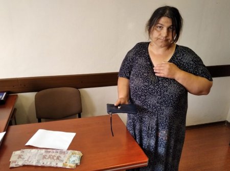 Qusarda fala baxmaq adı ilə insanları aldadaraq pullarını mənimsəyən qadın polislər tərəfindən saxlanılıb.
