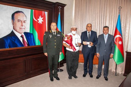 Nərimanov rayonunda Vətən Müharibəsi şəhidlərinin medalları  onların ailə üzvlərinə təqdim edilib