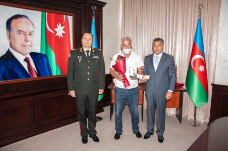Nərimanov rayonunda Vətən Müharibəsi şəhidlərinin medalları  onların ailə üzvlərinə təqdim edilib