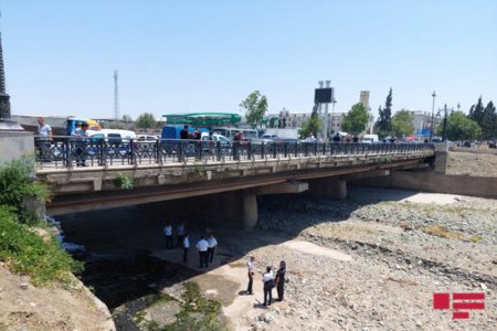 24 yaşlı oğlan özünü körpüdən atdı - FOTO