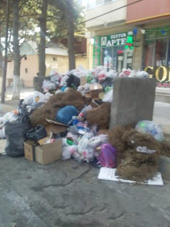 Abşeron rayonu zibil poliqonuna çevrilir:məsul şəxslər isə ötü-ötür oyunu oynayır-FOTOLAR