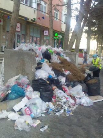 Abşeron rayonu zibil poliqonuna çevrilir:məsul şəxslər isə ötü-ötür oyunu oynayır-FOTOLAR