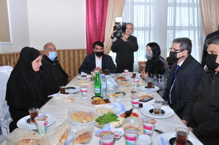 Abşeronda şəhidlərin xatirəsinə ucaldılan abidə-bulaq kompleksinin açılışı olub, il mərasimi keçirilib