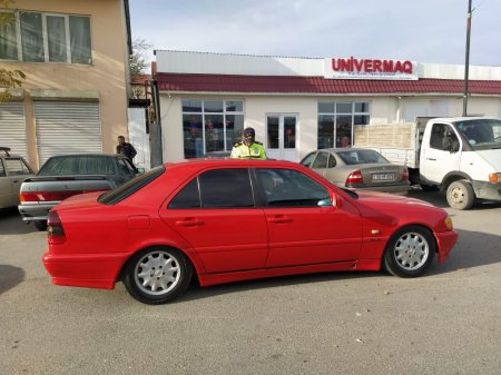 Yol polisi dayanma-durma və parklanma qaydalarını pozan sürücülərə qarşı növbəti tədbir keçirib