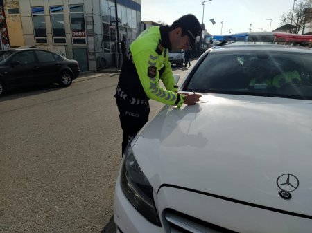 Yol polisi dayanma-durma və parklanma qaydalarını pozan sürücülərə qarşı növbəti tədbir keçirib
