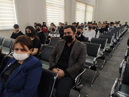 Qubada polis əməkdaşları məktəblilərlə görüşüb