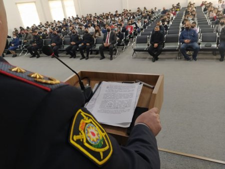 Qubada polis əməkdaşları məktəblilərlə görüşüb