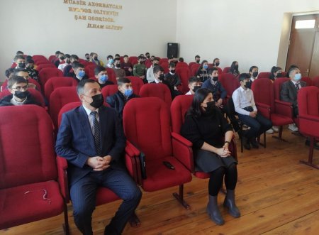 Polis Qubada şagirdlərlə görüşüb