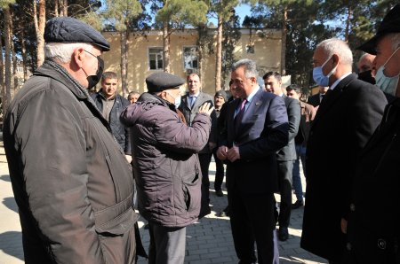 Abdin Fərzəliyev Ceyranbatan qəsəbəsində şəhidlərin məzarlarını ziyarət etdi - FOTO