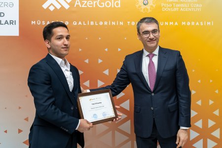 Peşə və ali təhsil müəssisələri üçün elan edilmiş təqaüd proqramlarının qalibləri mükafatlandırılıb Peşə və ali təhsil müəssisələri üçün elan edilmiş təqaüd proqramlarının qalibləri mükafatlandırılıb