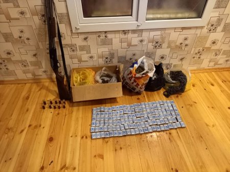 Sabirabad sakininin yaşadığı ünvandan 3 kq artıq marixuana, 1045 ədəd çətənə bitkisinin ştilləri və qanunsuz silah aşkarlandı