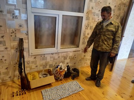 Sabirabad sakininin yaşadığı ünvandan 3 kq artıq marixuana, 1045 ədəd çətənə bitkisinin ştilləri və qanunsuz silah aşkarlandı