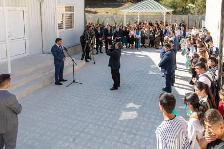 Heydər Əliyev Fondunun təşəbbüsü və “AzerGold” QSC-nin dəstəyi ilə  Daşkəsəndə inşa edilən yeni məktəb binası istifadəyə verilib