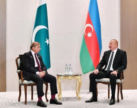 İlham Əliyev Pakistanın Baş naziri ilə görüşdü - FOTO