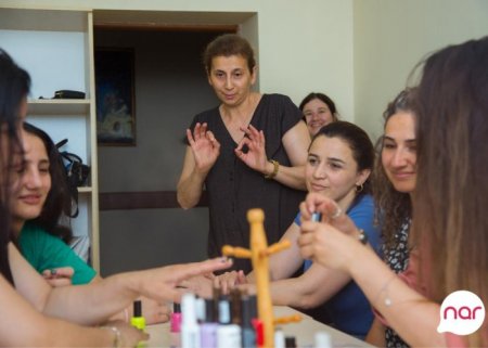 “Nar”ın eşitmə məhdudiyyətli şəxslər üçün peşə təlimlərinin ilk mərhələsi başa çatdı