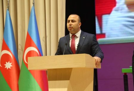 18 bal cəriməsi olan vəzifəli şəxs "Land Cruiser"lə qırmızı işıqda keçdi - Saxlanıldı