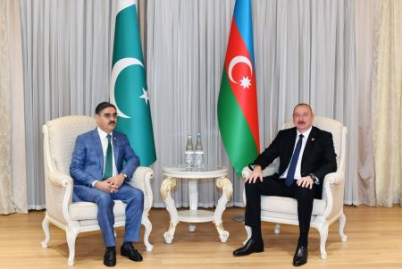 İlham Əliyev Pakistanın Keçid Hökumətinin Baş naziri ilə görüşdü - FOTO