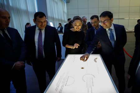 “AzerGold” QSC Ulu Öndər Heydər Əliyevin 100 illiyinə həsr olunmuş  qızıl sikkənin təqdimat mərasimini keçirib - FOTO