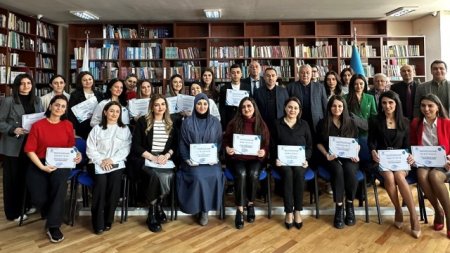 Ünsiyyət hər kəs üçün: İndi jest dilini öyrənmək daha rahat oldu  - FOTO