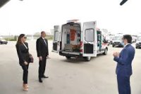 Prezident yeni alınmış təcili tibbi yardım avtomobilləri ilə tanış oldu - FOTOLAR