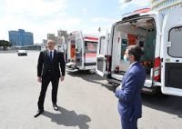 Prezident yeni alınmış təcili tibbi yardım avtomobilləri ilə tanış oldu - FOTOLAR